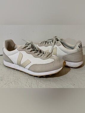 Veja Rio Branco Sneakers | Women’s US 9 / EU 40 | White & Beige | Good Condition